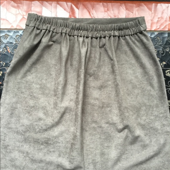 NWT 🌸 William B Faux Suede Skirt - Picture 3 of 4
